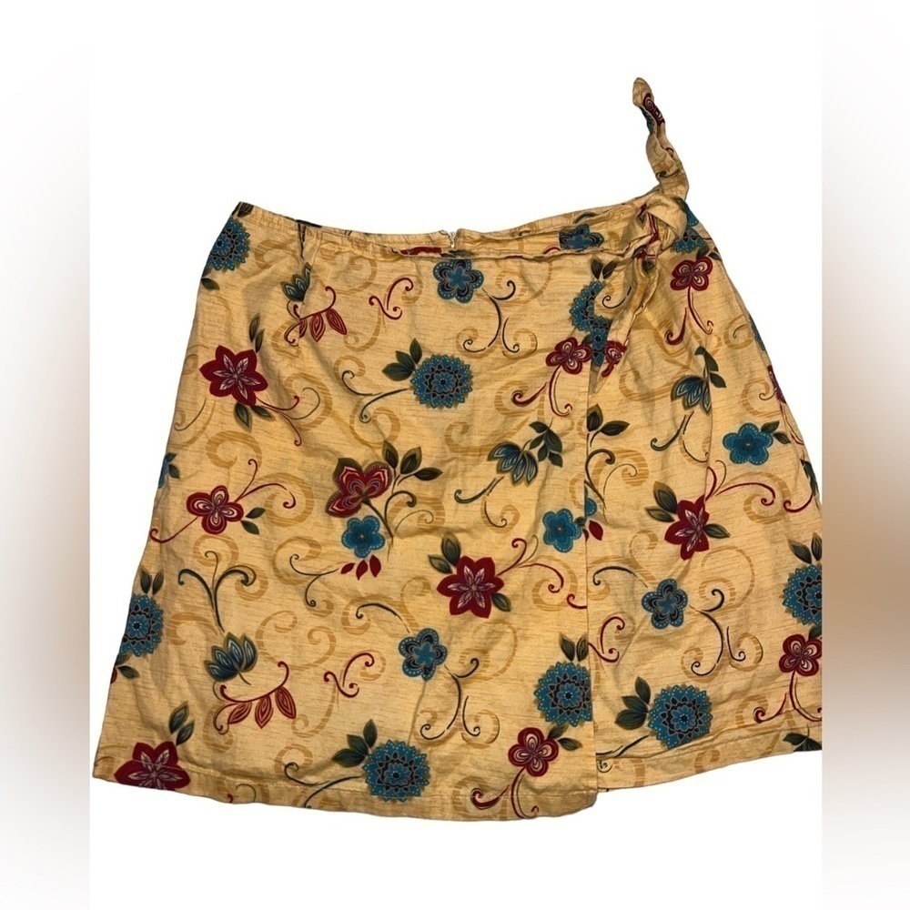 White stag floral print mini skirt size 10